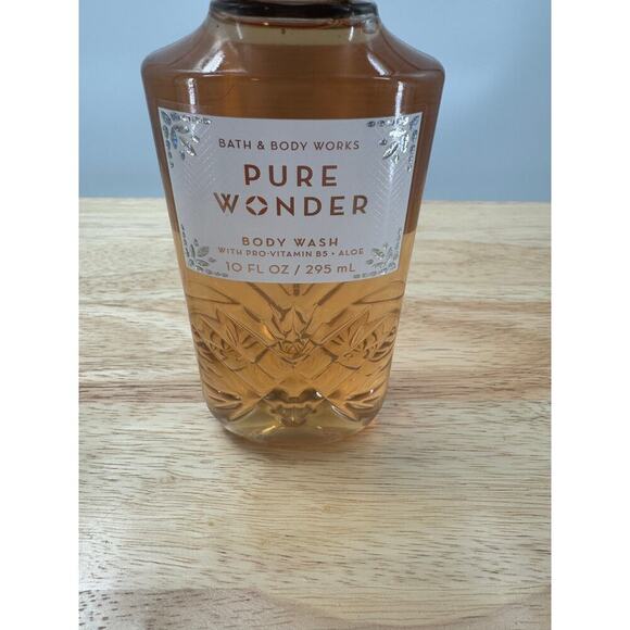 New Bath & Body Works Pure Wonder Body Wash 10 fl oz | Pro Vitamin B5 &‎ Aloe - Picture 2 of 4